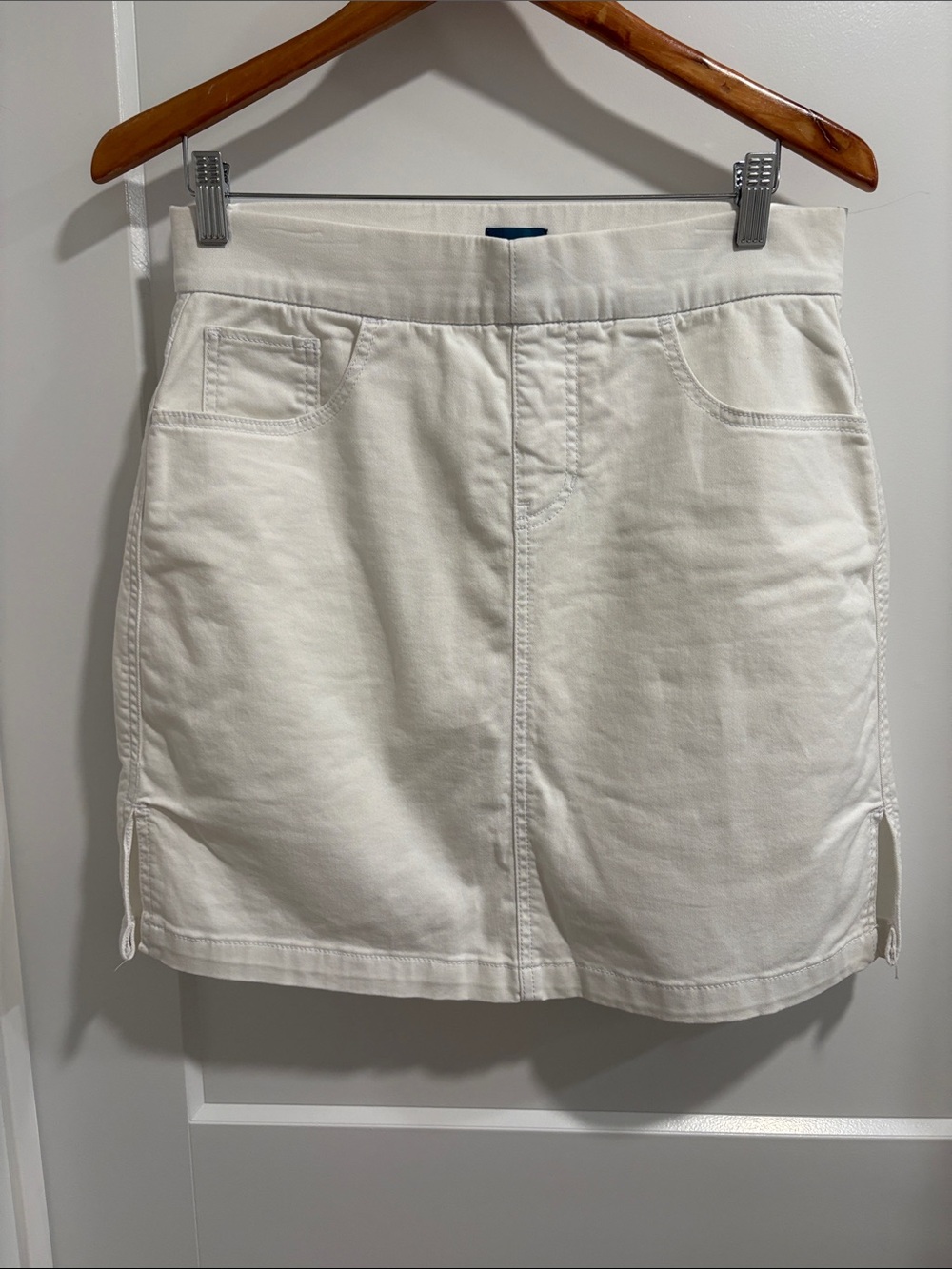 Jag Jeans White Mini Skirt with Front Pockets